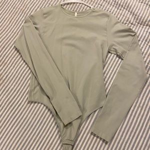 Aritzia Babaton Long Sleeve Contour Bodysuit - Pale Sage